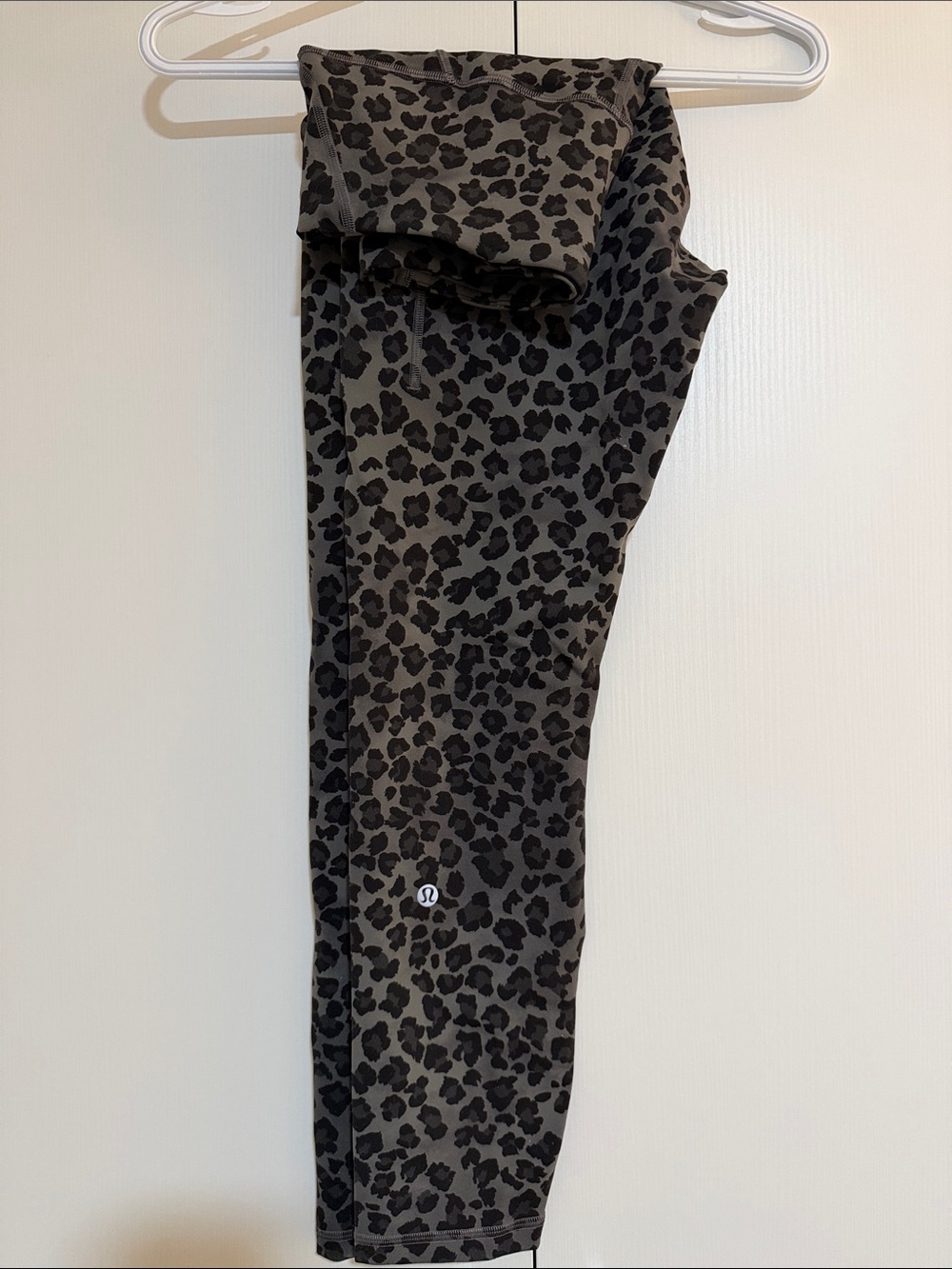 Lululemon Leopard Print High Rise Leggings Size 10 Gray Black - Picture 3 of 6